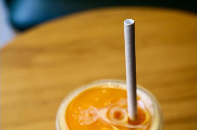 餐馆应该用可食用的吸管代替塑料吸管吗？