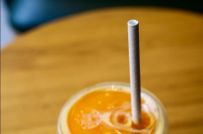 [MP3]Should restaurants replace plastic straws with edible ones?